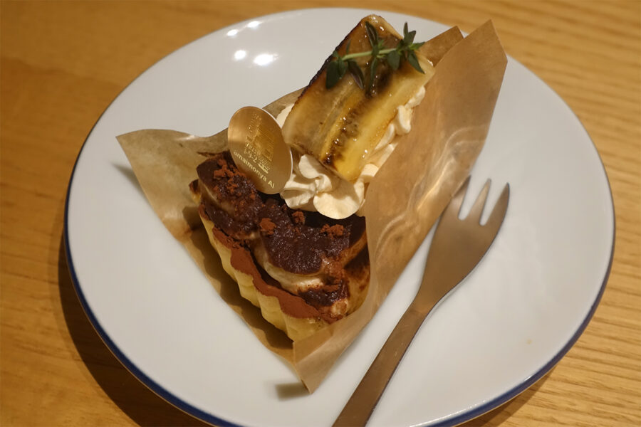 見た目も華やかな「あまいもんや AI」の本日のおすすめタルト（610円）です