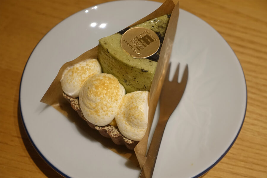 「あまいもんや AI」のもう一種類の「本日のおすすめタルト」（640円）も彩り豊かで魅力的です